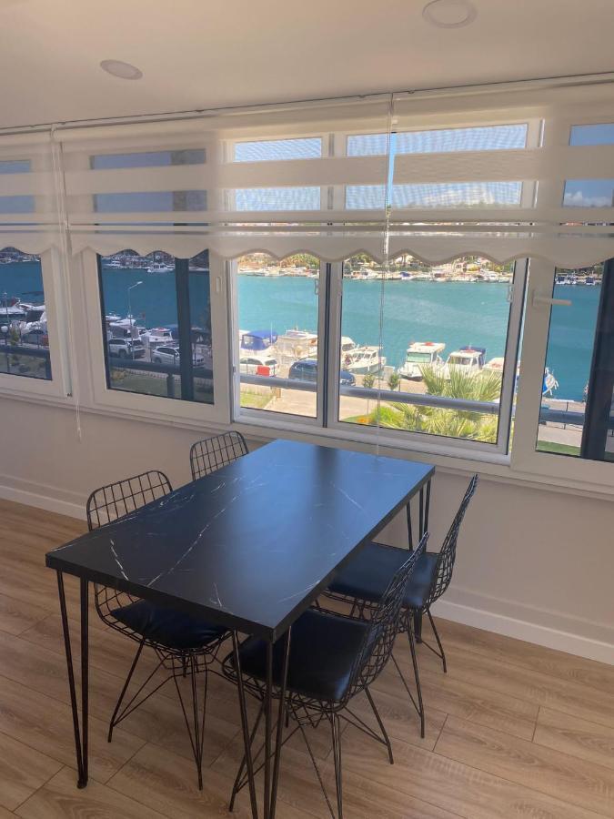 Venues Park Apart Suites Cesme Bagian luar foto