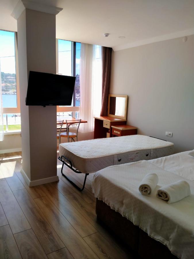 Venues Park Apart Suites Cesme Bagian luar foto